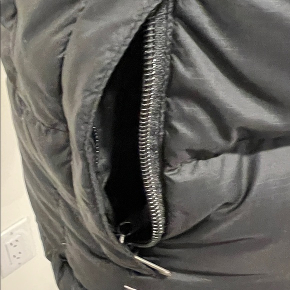 The North Face Stow 700 Black Puffer Vest Size XS - Picture 5 of 12